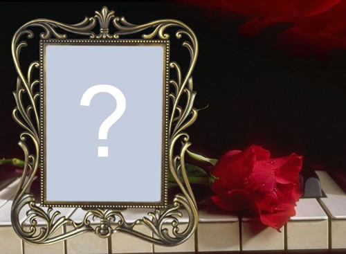 Moldura para foto com botão de rosa e piano