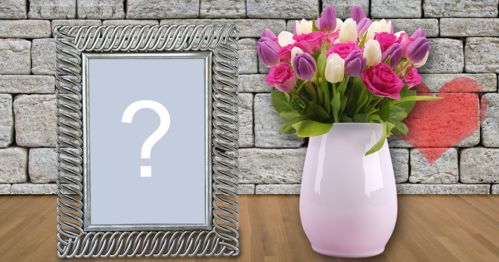 Linda moldura com vaso branco cheio de flores. Adicione uma foto