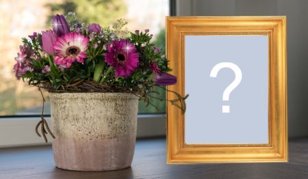 Linda moldura com um vaso cheio de Flores. Adicione uma doto sua!