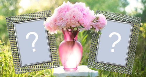 Hermoso marco para 2 fotos con jarrón rosa lleno de flores de color rosa!