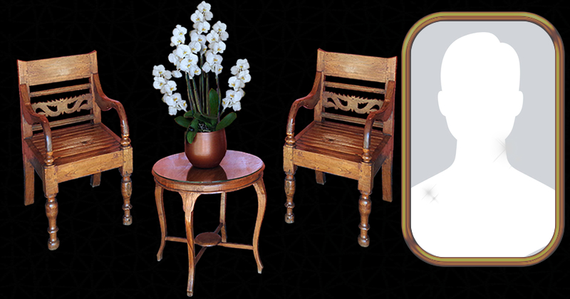 Linda moldura com quadro na sala antiga de café. Adicione sua foto!