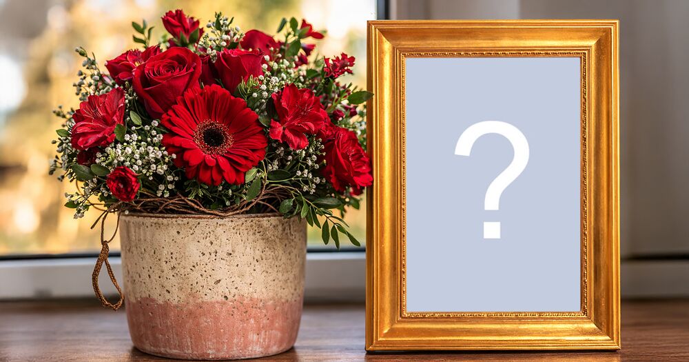 🌹Linda moldura dourada com vaso de Flores vermelhas do lado. Adicione sua foto!🌸